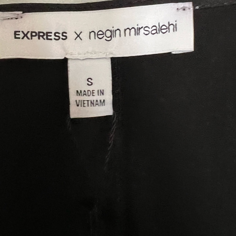 Express Black Long Sleeve V-Neck dressy top w/ two buttons.. NWT.. never worn.. - Picture 4 of 6